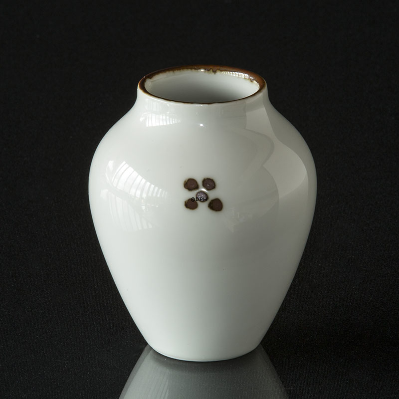 Vase med brun dekoration, Bing & Grondahl nr. 158-5012 eller 158-12
