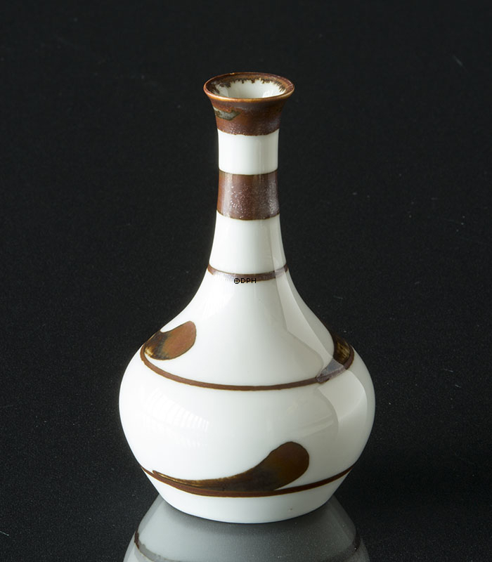 Vase med brun dekoration, Bing & Grondahl nr. 158-5143