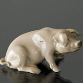 Siddende gris, Bing & Grøndahl figur nr. 1020405