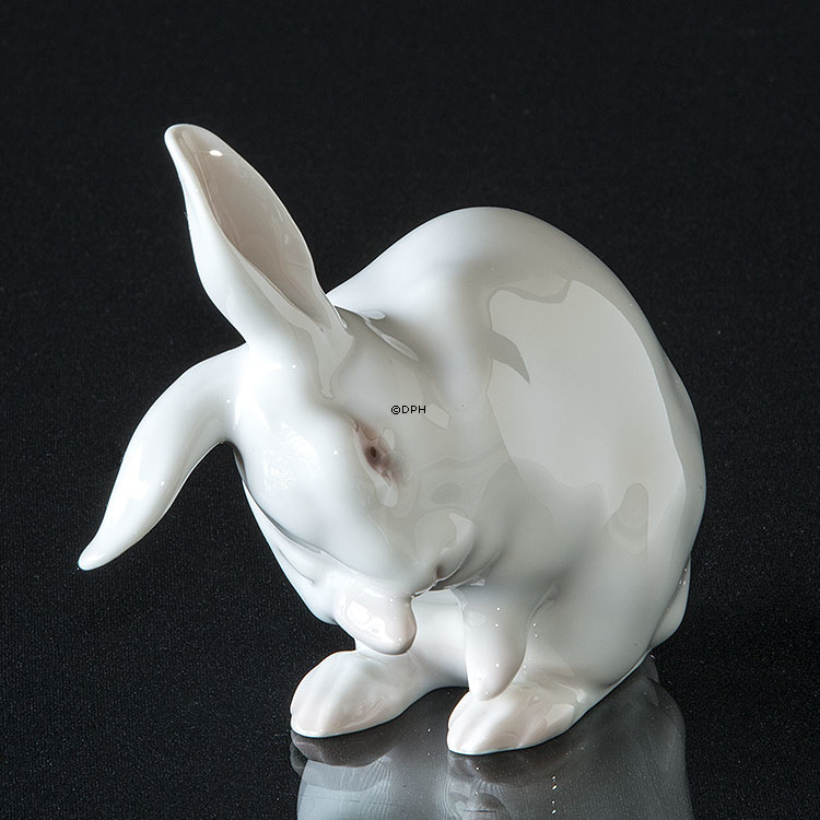 Kanin, som vasker sig, Bing & Grøndahl figur nr. 1597