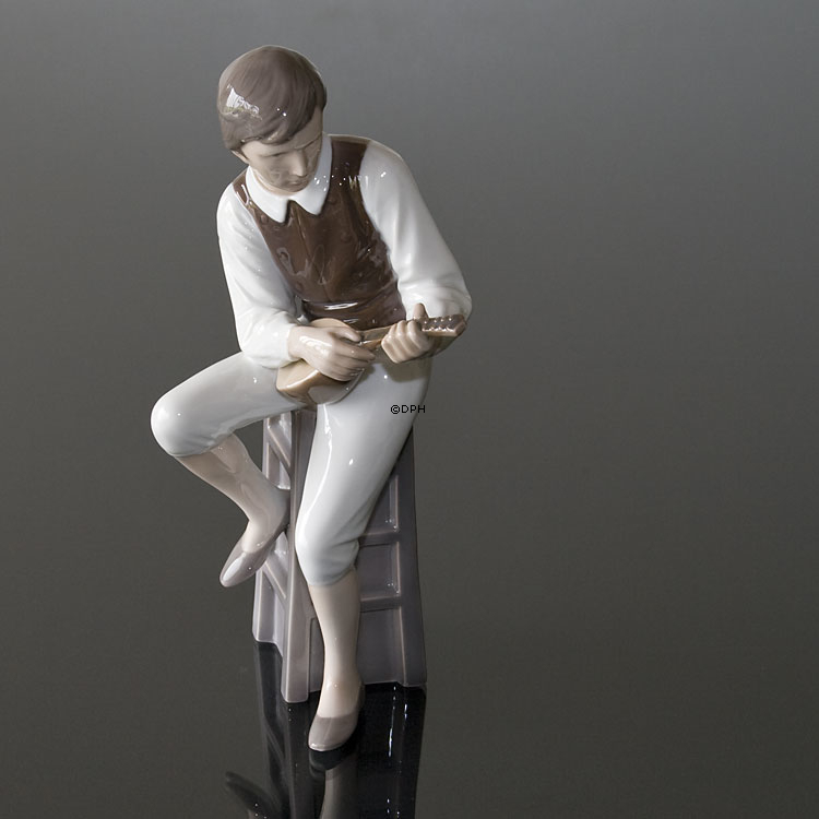 Mandolinspiller, Bing & Grøndahl figur nr. 1600
