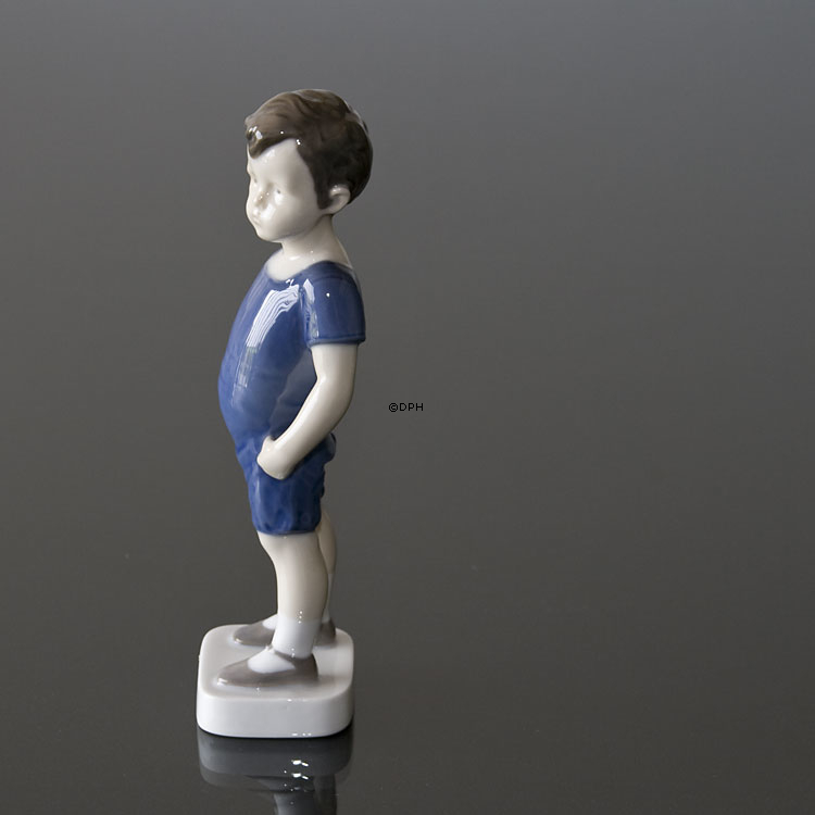 Kaj, stående dreng, Bing & Grøndahl figur nr. 1617