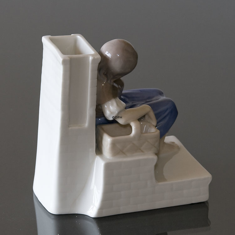 Den lille Pige med Svovlstikkerne, Bing & Grøndahl figur nr. 1655