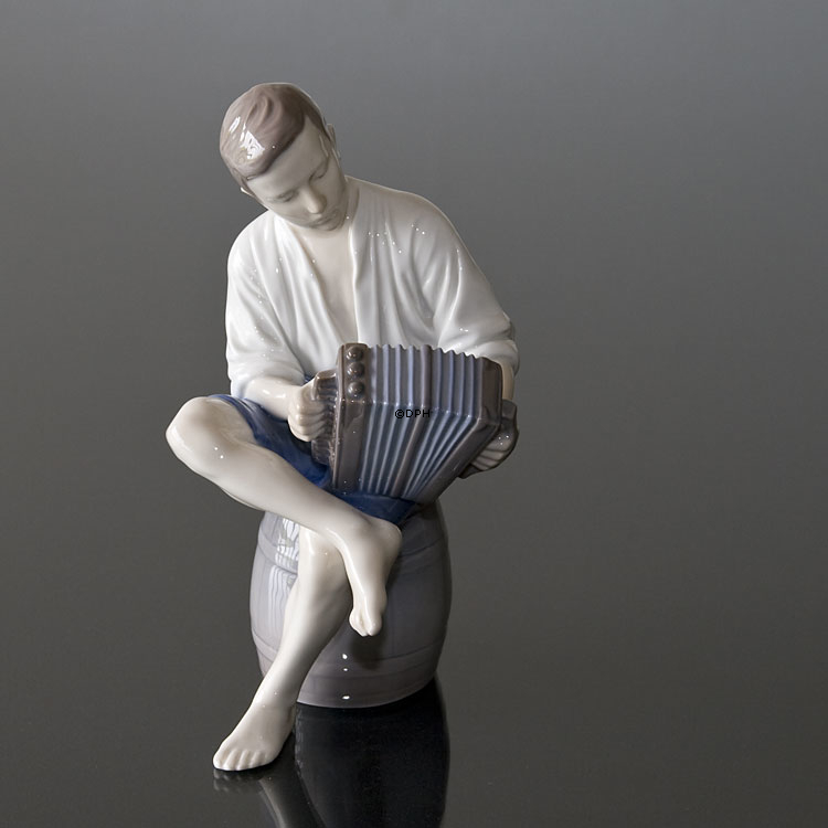 Harmonikaspiller, Merry sailor, Bing & Grøndahl figur Nr. 1661