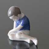Boy sitting sadly looking at the ground, Bing & Grondahl figurine No. 1671