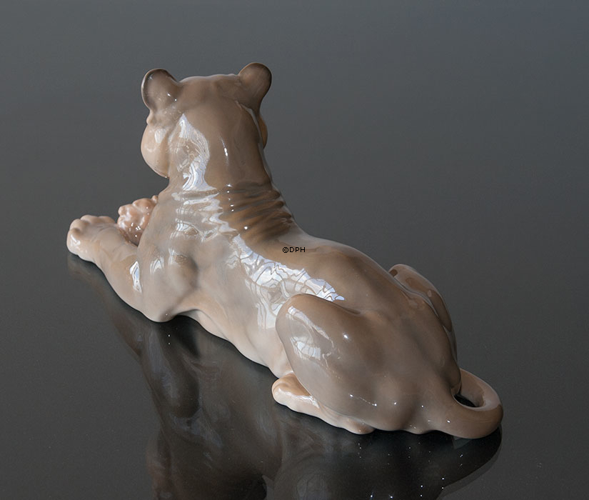 Løvinde, Bing & Grøndahl figur Nr. 1678