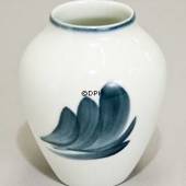 Vase med blå dekoration, Bing & Grondahl nr. 168-5012
