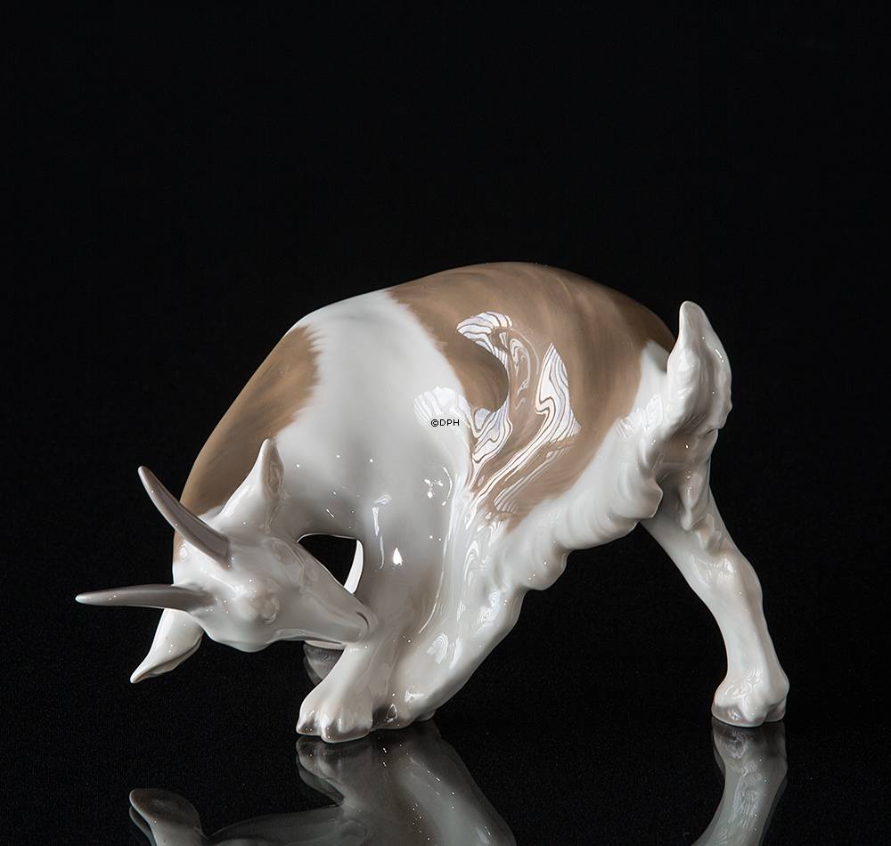 Slikkende Ged, Bing & Grøndahl figur Nr. 1700