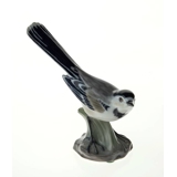 Wagtail being alert, Bing & Grondahl bird figurine no. 1764