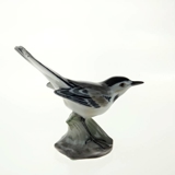 Wagtail being alert, Bing & Grondahl bird figurine no. 1764