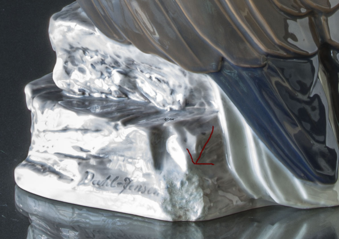 Stor ørn, Bing & Grøndahl fugle figur nr. 1795 (har en reparation på bagsiden af foden, se mere i beskrivelsen)