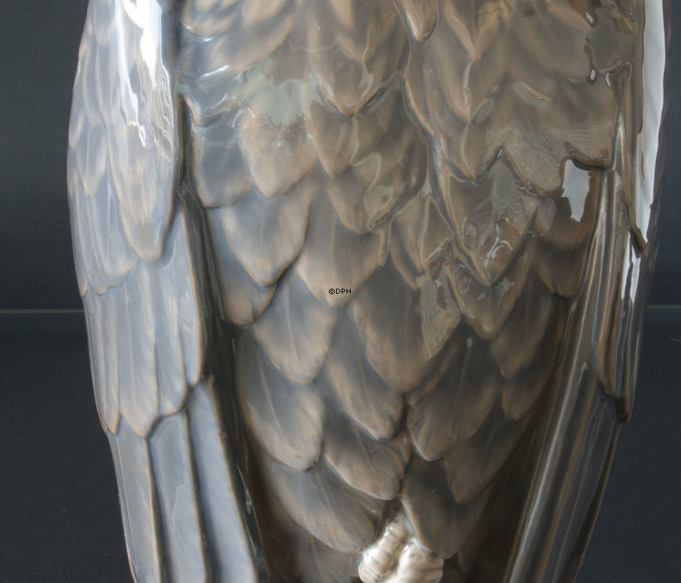 Stor ørn, Bing & Grøndahl fugle figur nr. 1795 (har en reparation på bagsiden af foden, se mere i beskrivelsen)