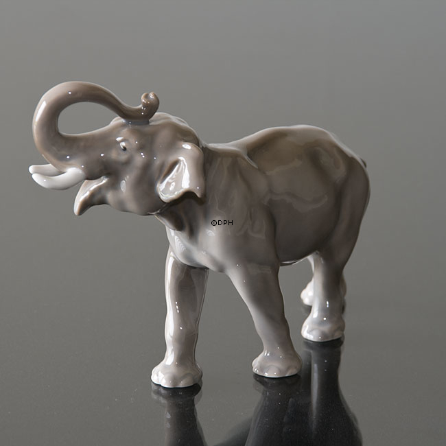 Elefant med løftet snabel, Bing & Grøndahl figur nr. 1806