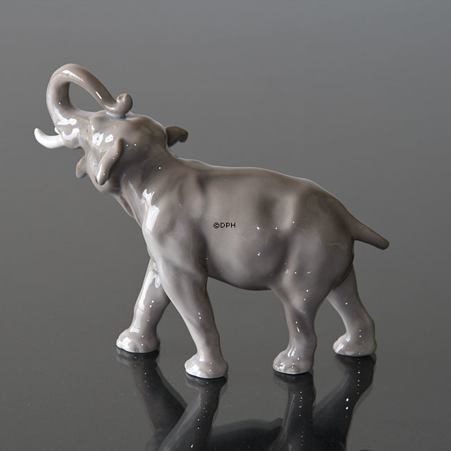Elefant med løftet snabel, Bing & Grøndahl figur nr. 1806