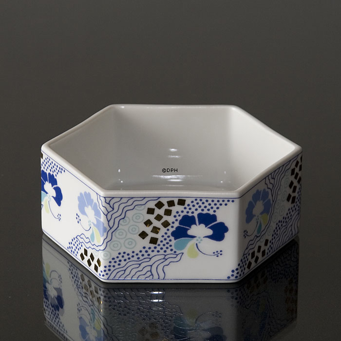 Skål 12cm, Hvid med blå blomster, Bing & Grøndahl nr. 1817-5467