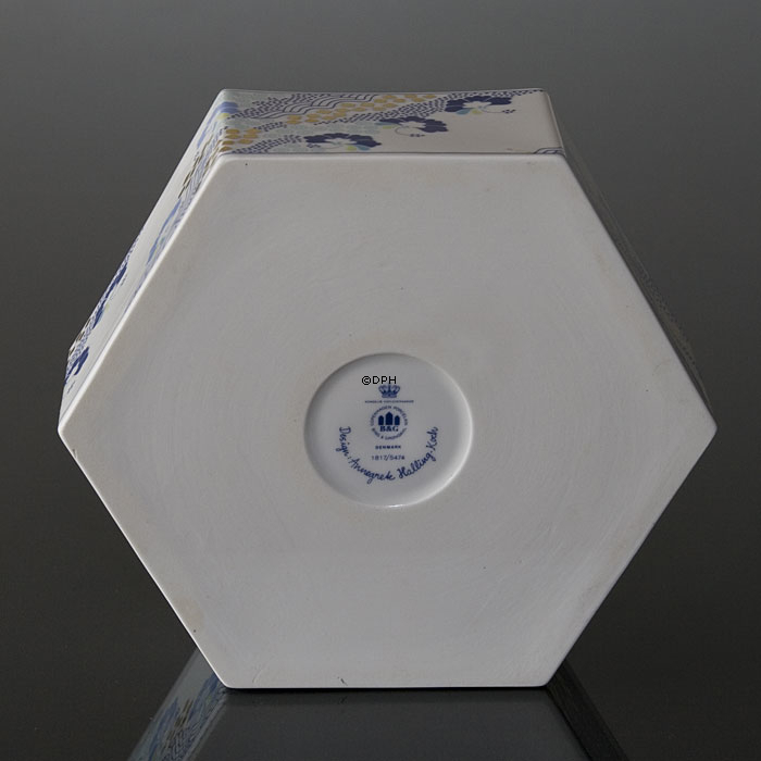 Skål 20cm, Hvid med blå blomster, Bing & Grøndahl nr. 1817-5474