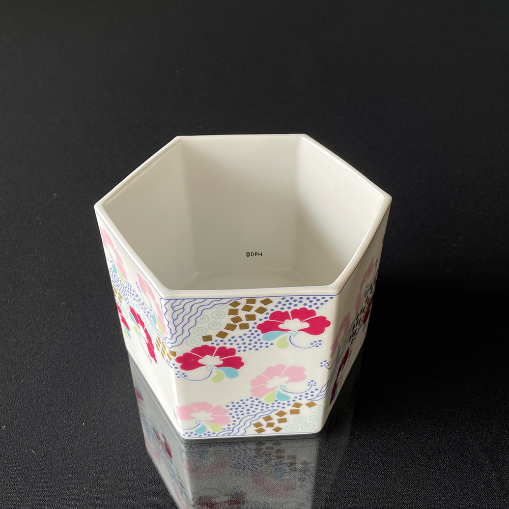 Skål, Hvid med blomster, Bing & Grøndahl nr. 1827-5468