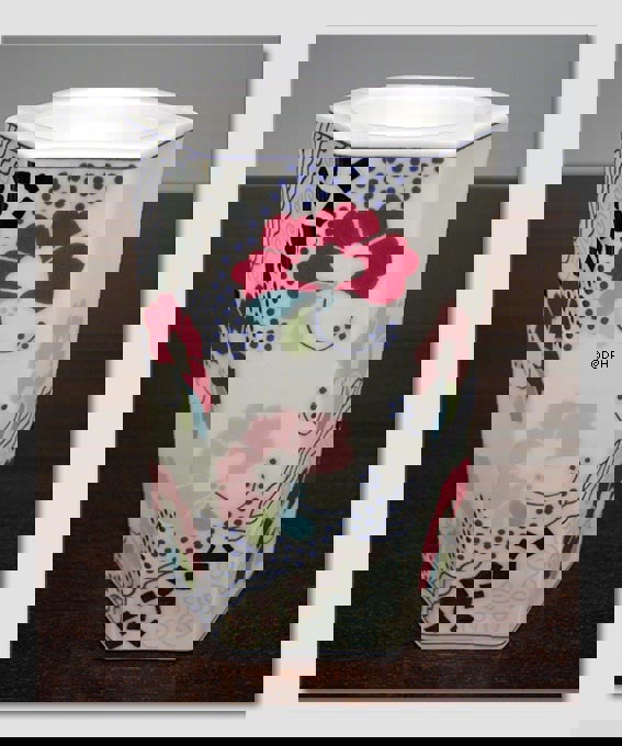 Vase med Blomster og guld dekoration, Bing & Grøndahl nr. 1827-5472