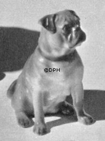 Siddende Mops, Bing & Grøndah hunde figur nr. 1895