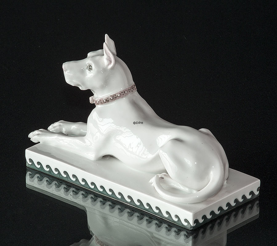 Liggende Hvid Grand Danois, Bing & Grøndahl hundefigur nr. ?? - Signeret Dahl Jensen 1900