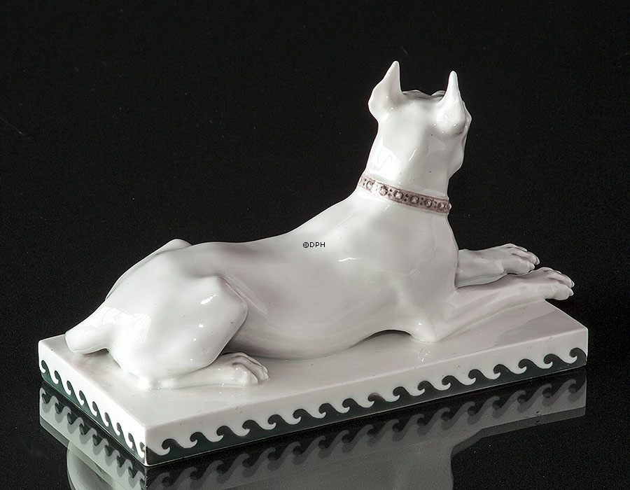 Liggende Hvid Grand Danois, Bing & Grøndahl hundefigur nr. ?? - Signeret Dahl Jensen 1900
