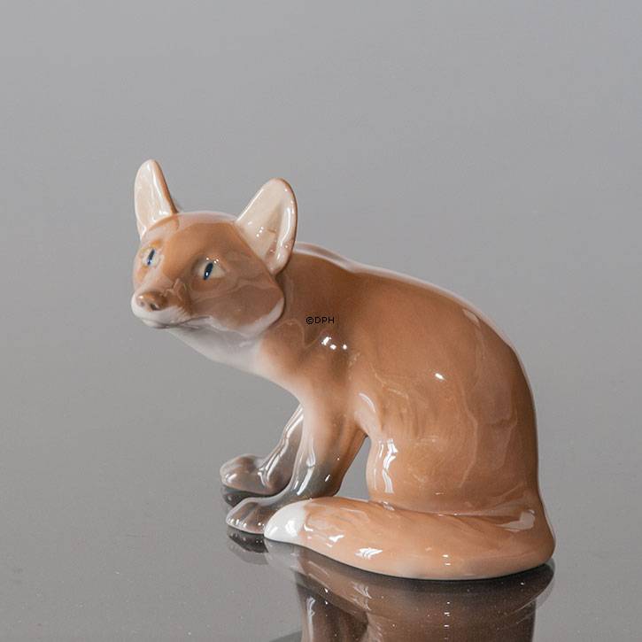 Siddende Ræv, 16cm, Bing & Grøndahl figur nr. 1905