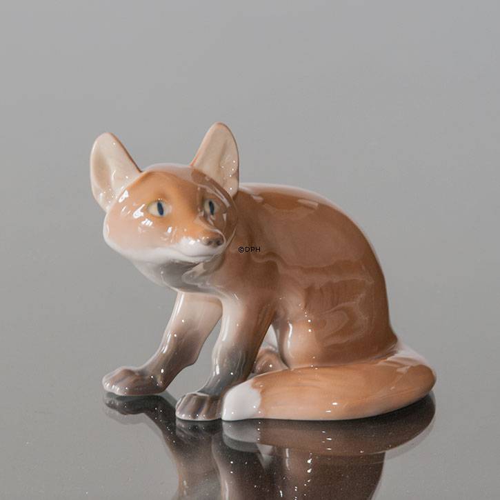 Siddende Ræv, 16cm, Bing & Grøndahl figur nr. 1905