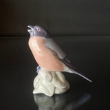 Bullfinch screeching high, Bing & Grondahl bird figurine no. 438 / 1909