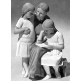 Mor med 2 piger, Bing & Grøndahl figur nr. 1910