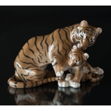 Tiger med unge, Bing & Grøndahl figur nr. 1948
