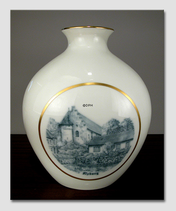 Vase med motiv fra Nyborg, Bing & Grøndahl nr. 2001
