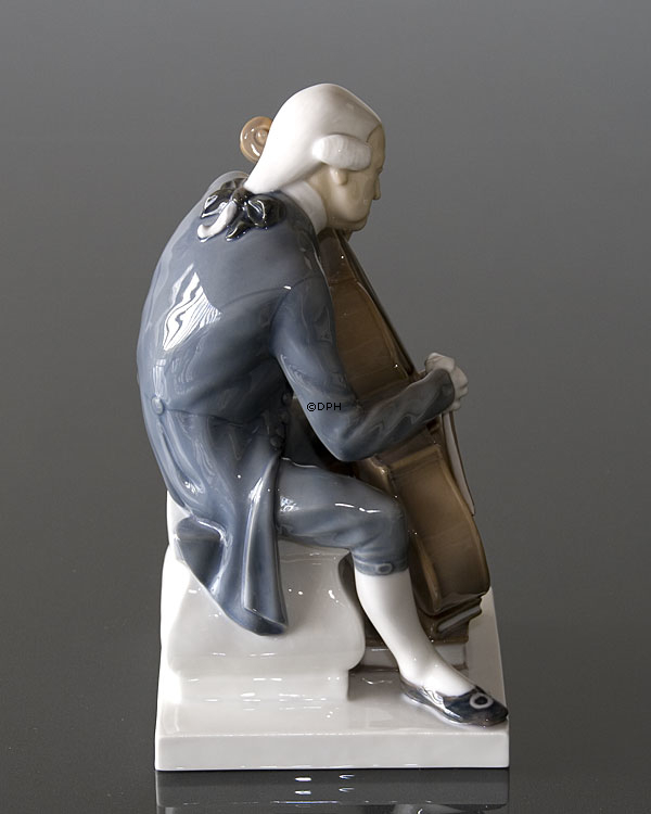 Cellist, Bing & Grøndahl figur, Herre spiller Cello nr. 2032