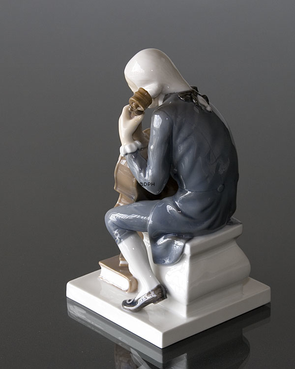 Cellist, Bing & Grøndahl figur, Herre spiller Cello nr. 2032