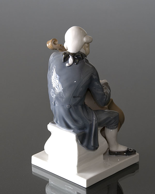 Cellist, Bing & Grøndahl figur, Herre spiller Cello nr. 2032