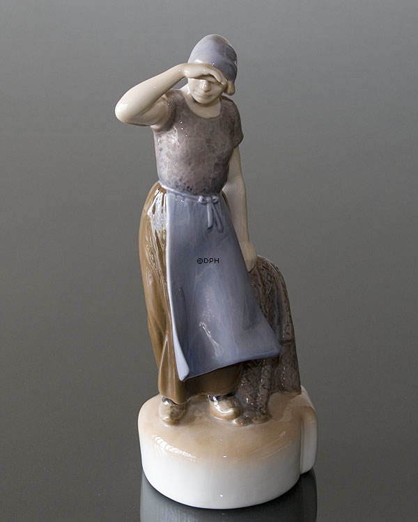 Kvinde med fiskenet, Bing & Grøndahl figur nr. 2036