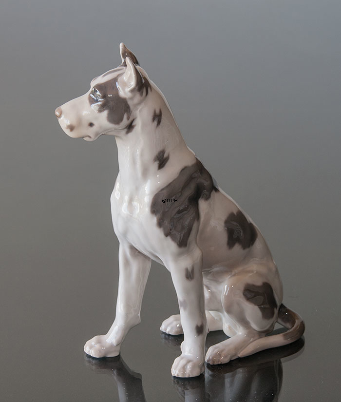 Stor hundefigur - Siddende Grand Danois, Bing & Grøndahl hundefigur nr. 2038