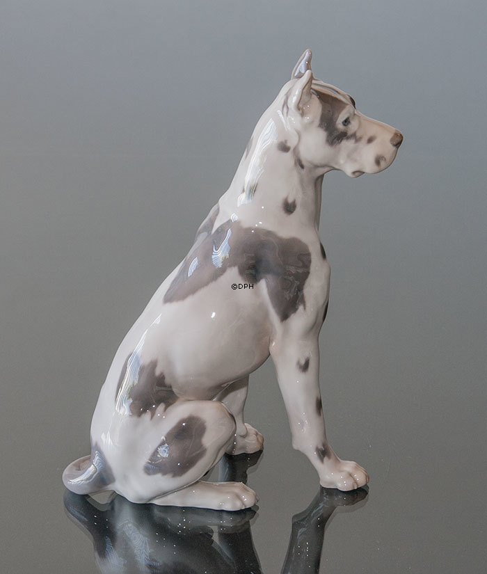 Stor hundefigur - Siddende Grand Danois, Bing & Grøndahl hundefigur nr. 2038