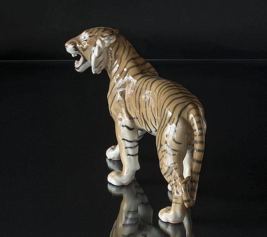 Gående Tiger, Bing & Grøndahl figur nr. 2056