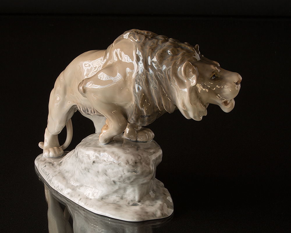 Stor løve på sten, Bing & Grøndahl figur nr. 2057