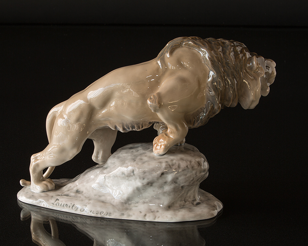 Stor løve på sten, Bing & Grøndahl figur nr. 2057