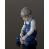Dreng med spand, Bing & Grøndahl figur nr. 2127