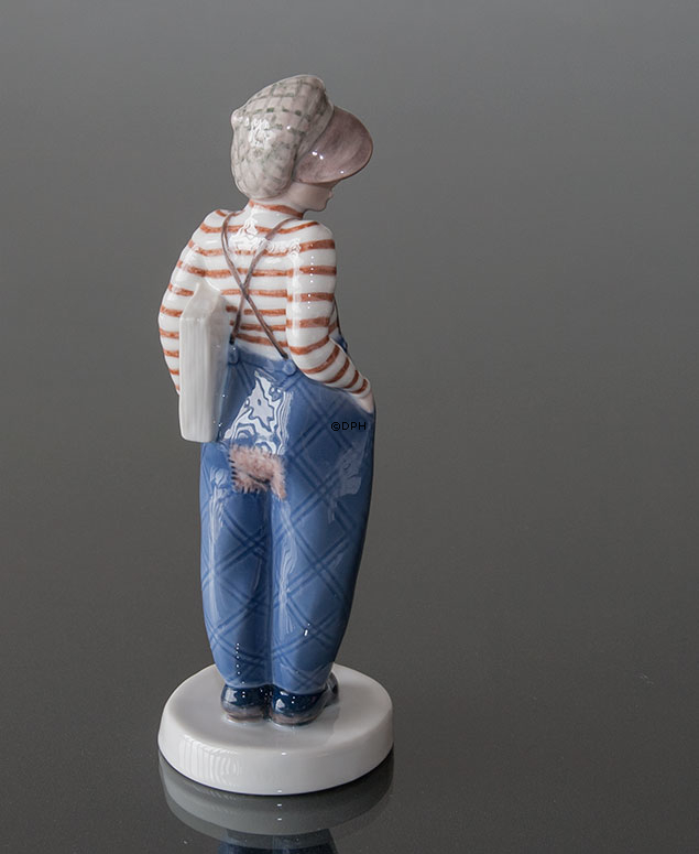 Avisdreng, Bing & Grøndahl figur nr. 2148