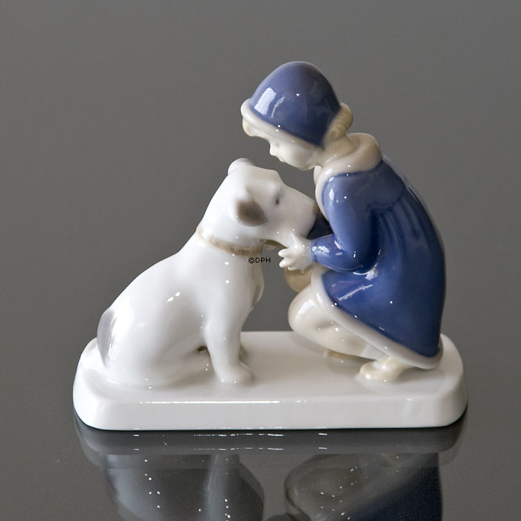 Pige med hund, Bing & Grøndahl figur nr. 2163