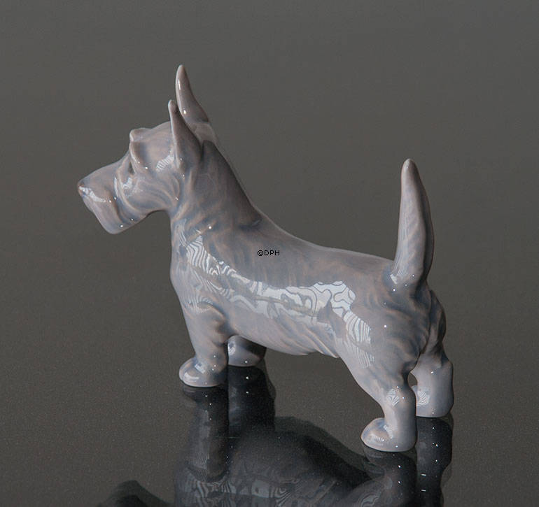 Stående Skotsk Terrier, 7,5cm, Bing & Grøndahl hunde figur nr. 2167