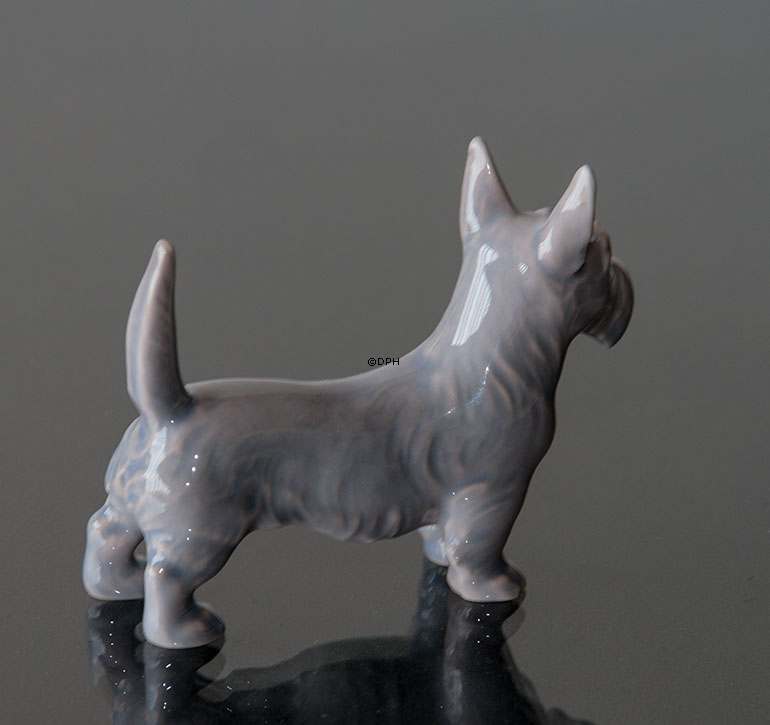 Stående Skotsk Terrier, 7,5cm, Bing & Grøndahl hunde figur nr. 2167