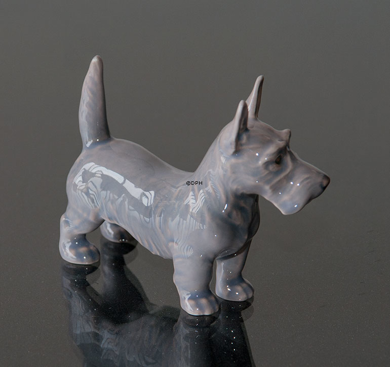 Stående Skotsk Terrier, 7,5cm, Bing & Grøndahl hunde figur nr. 2167