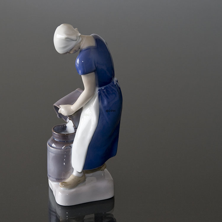 Malkepige, Pige med mælkejunge, Bing & Grøndahl figur nr. 452 eller 2181
