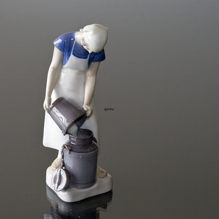 Malkepige, Pige med mælkejunge, Bing & Grøndahl figur nr. 452 eller 2181