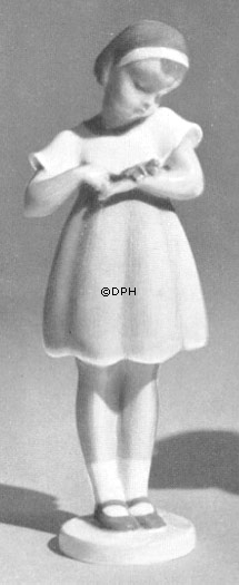 Pige med dukke, Bing & Grøndahl figur nr. 2185