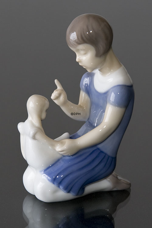 Pige med dukke, Bing & Grøndahl figur nr. 2191